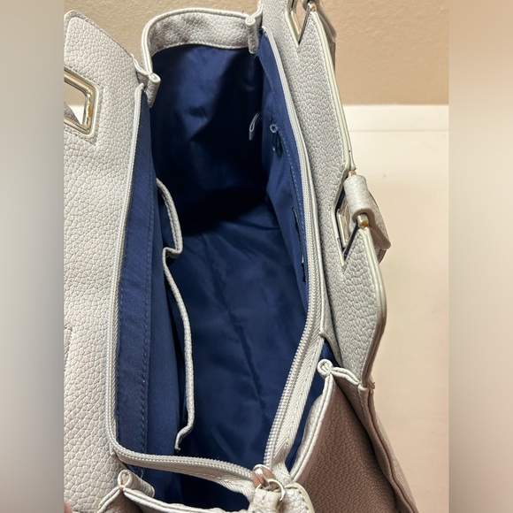 Nine West Purse with Detachable adjustable Shoulder Strap - Picture 8 of 13